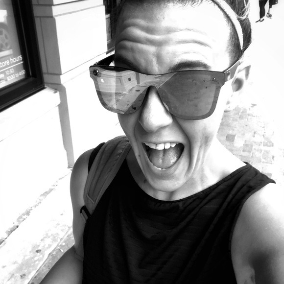 Meet your Posher, Kim - Picture 1 of 2